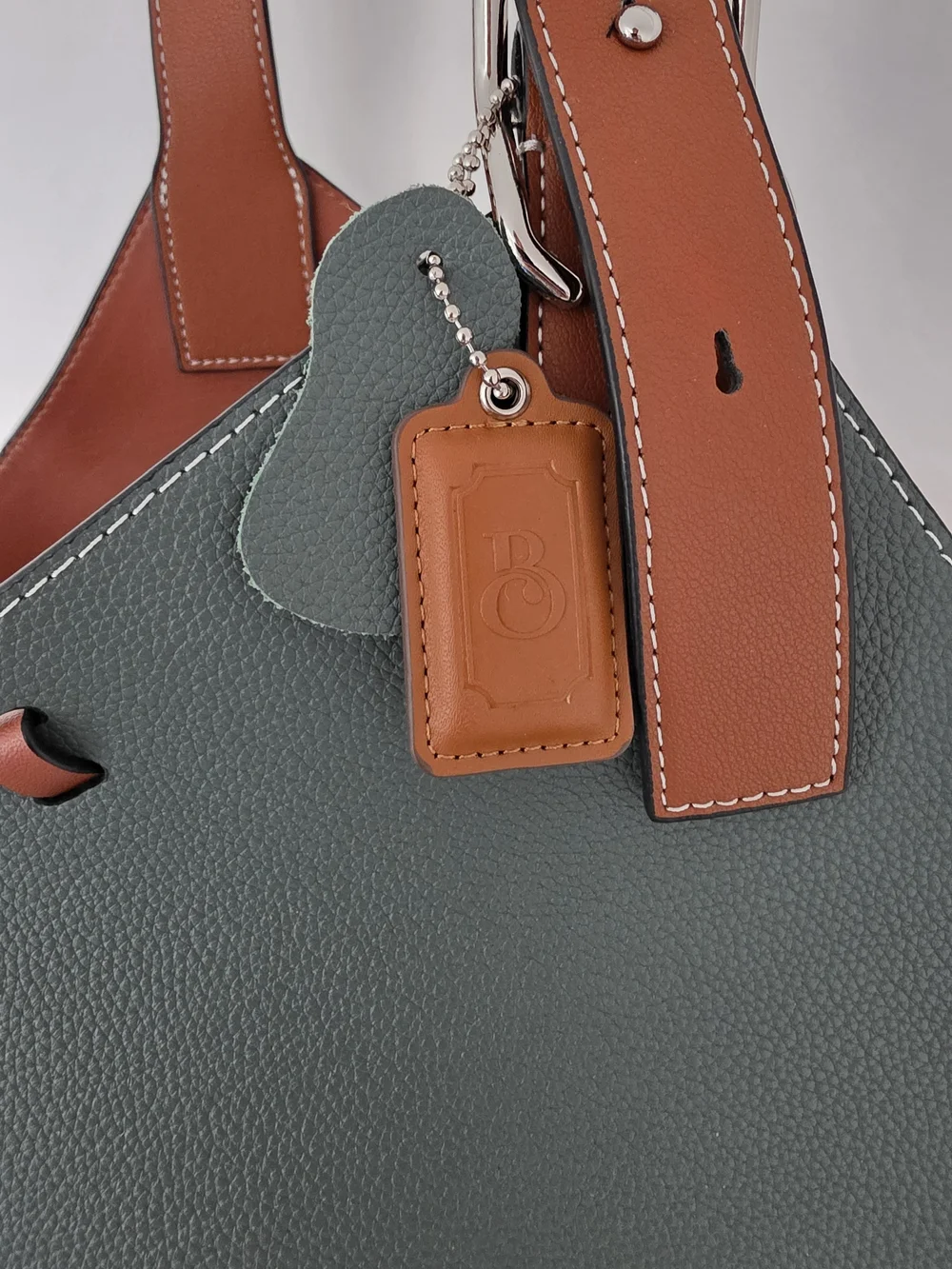 Two-Tone Green and Brown Leather Tote Bag with Adjustable Strap